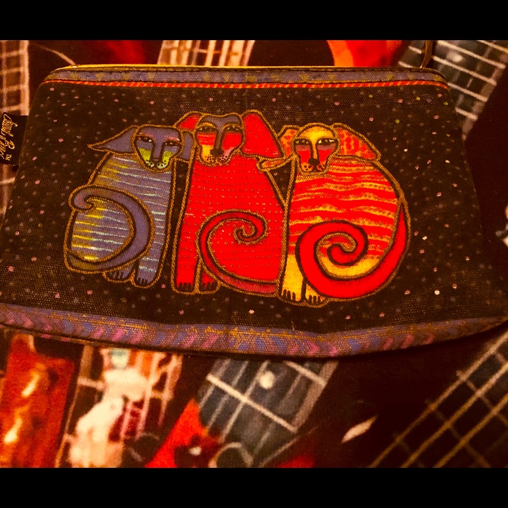 Whimsical & Cute Little 3-Cat Makeup Case